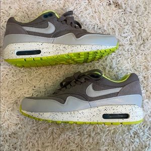 Nike Women’s Air Max 1
